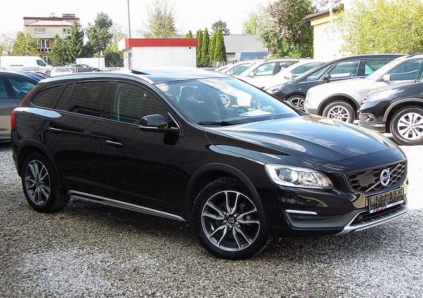 Volvo V60 Cross Country cena 62800 przebieg: 241000, rok produkcji 2015 z Rzeszów małe 631